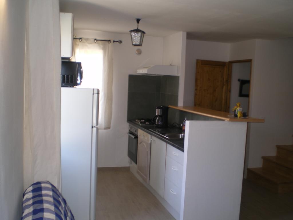 Apartamento Les Cigales d'Estoublon Habitación foto